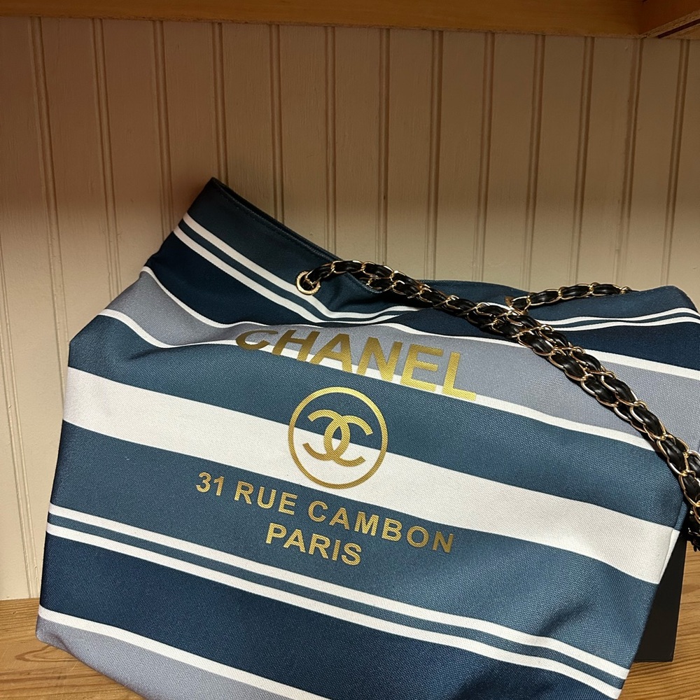 New Large Beauty Tote with Gold Chain